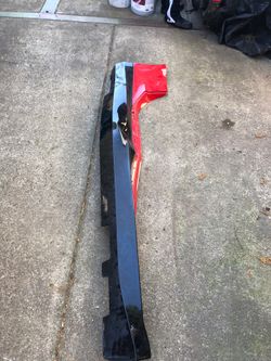 2018 Chevrolet Camaro ZL1 passenger side side skirt