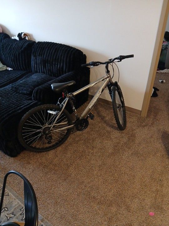 Mongoose Spire Mountain Bike