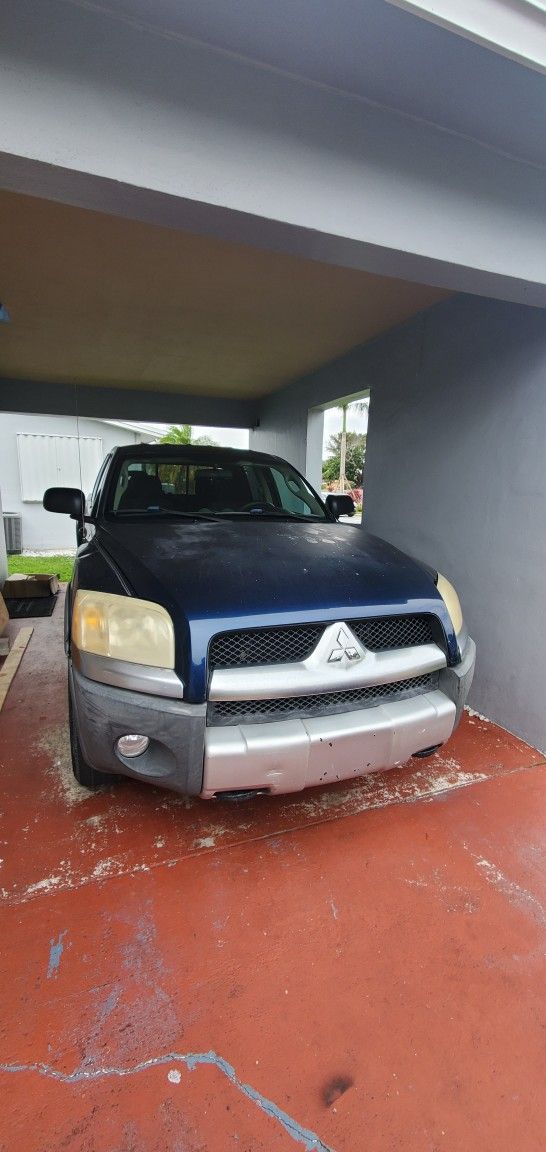 2006 Mitsubishi Raider
