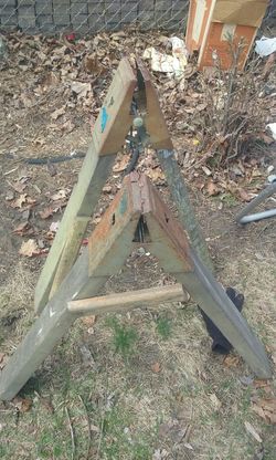 Wood saw horses