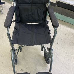 Lightweight wheelchair 