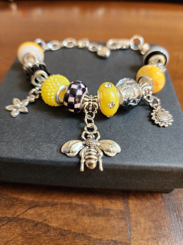 Bee Charm Bracelet 