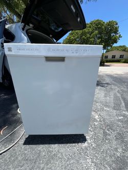 Dishwasher Kenmore Elite Works Great and Clean Inside