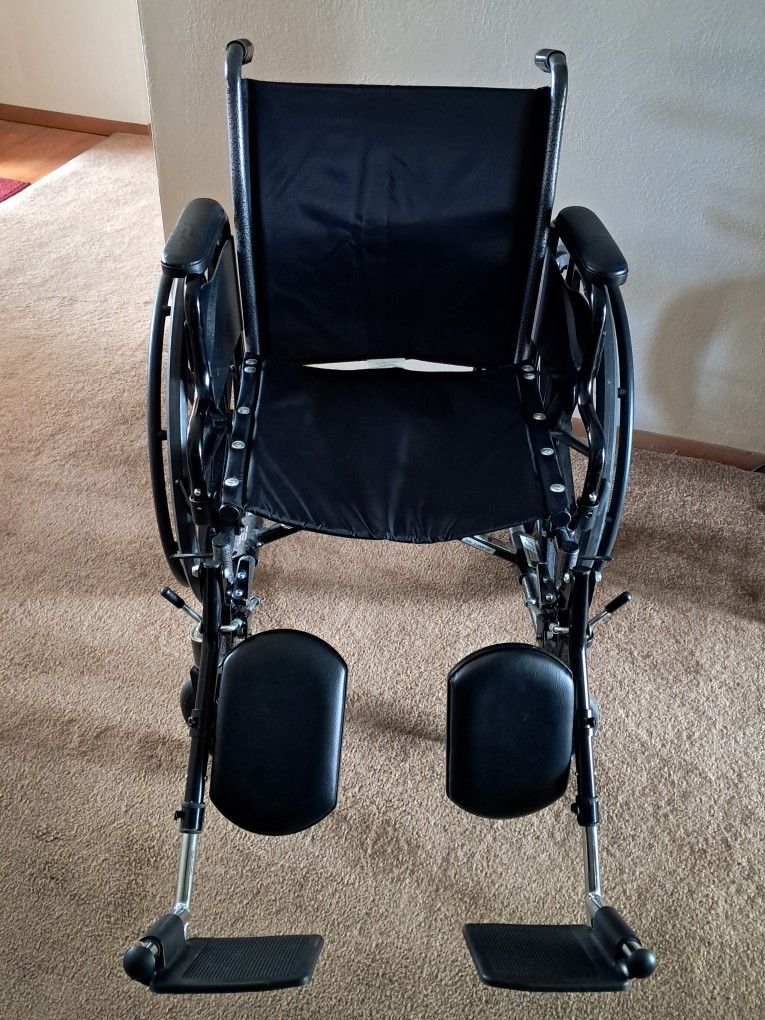 Wheelchair with O2 Holder and Removable Leg Rests