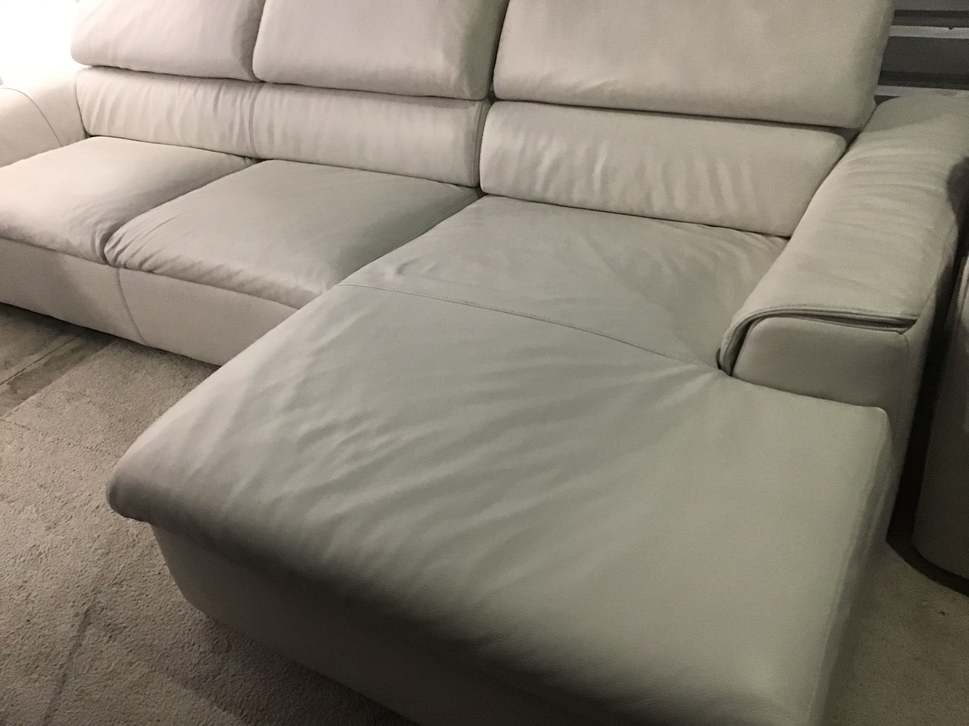 SECTIONAL GENUINE LEATHER WHITE COLOR…DELIVERY SERVICE AVAILABLE ✅🚚✅
