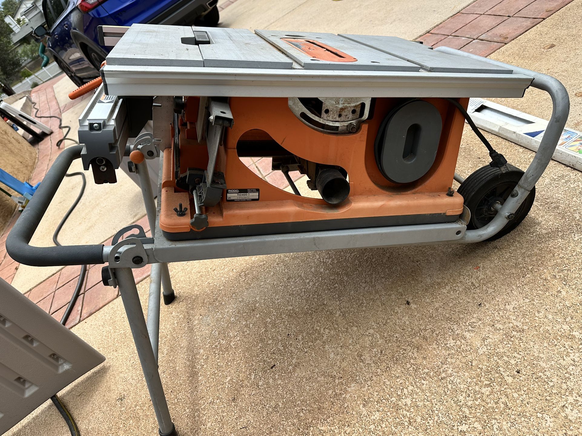 10in Table saw And Cart With Lots Of Accessories
