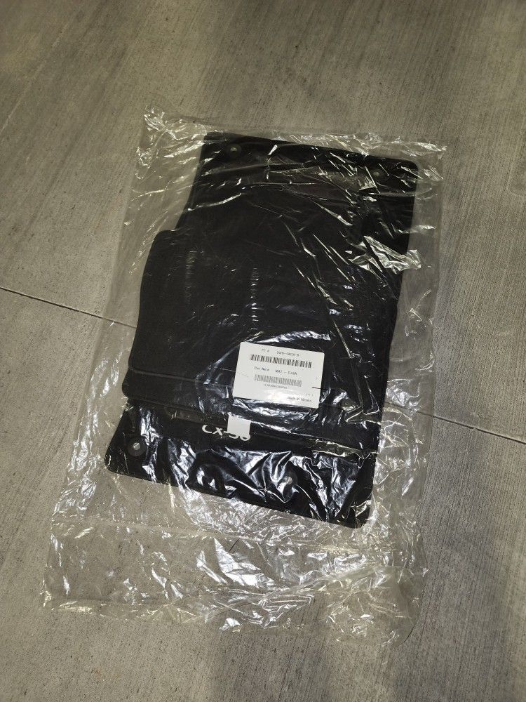 Brand New Carpet Floor Mats for Mazda CX-30 – Never Used! 