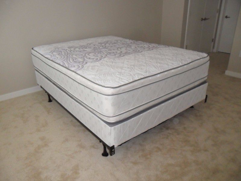 Queen Size Double Sided Pillowtop Mattress +Box Spring 