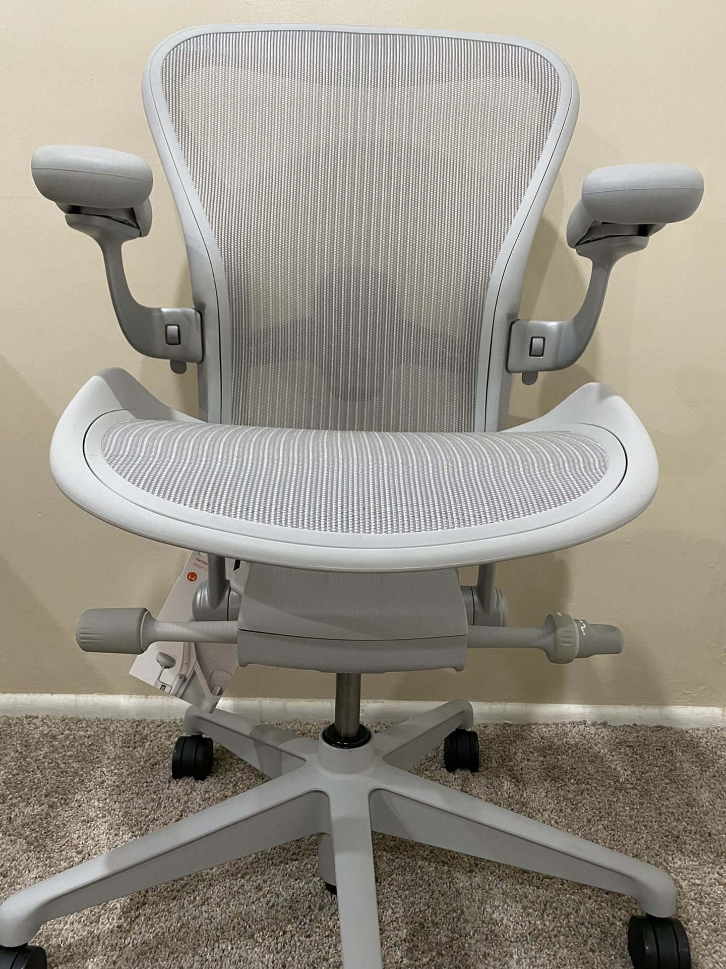 Herman Miller Remastered Aeron Size B Mineral Color Office Cha ir