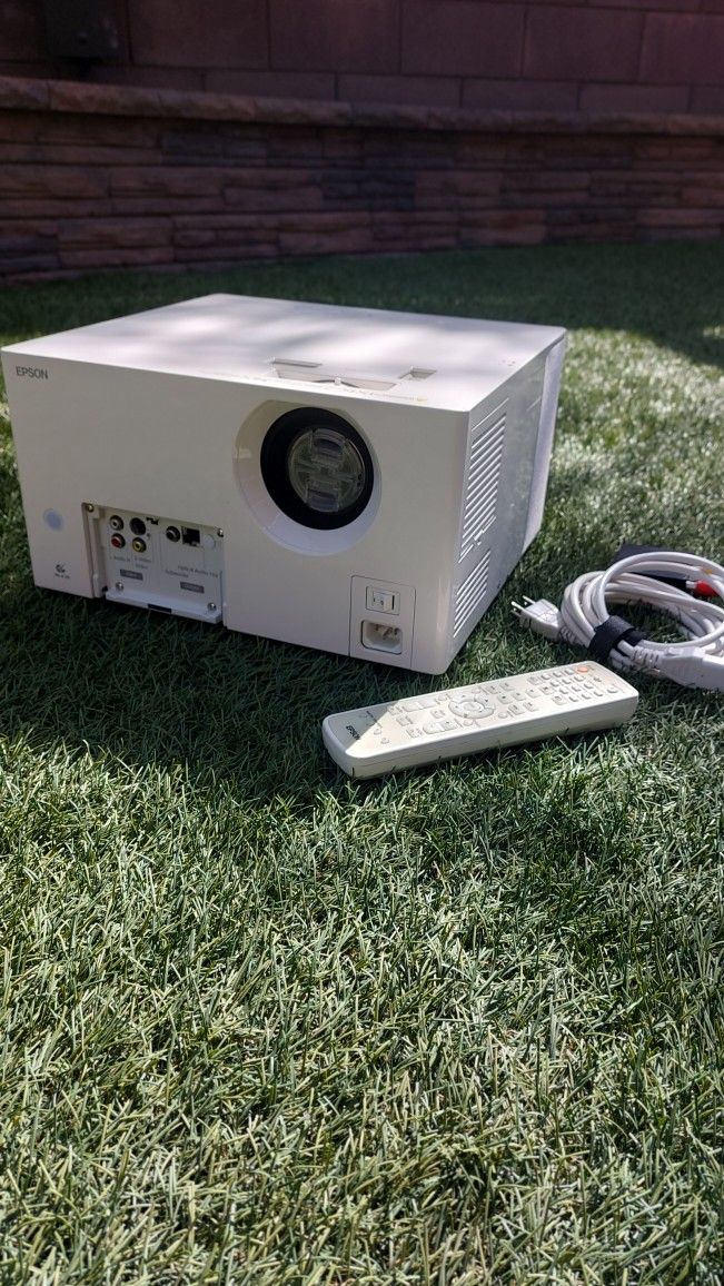 EPSON Moviemate Home or Outdoor Movie Projector!