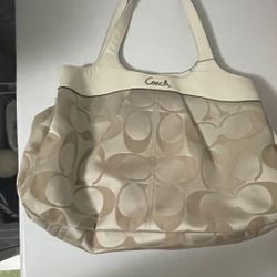 Coach Purse In Great Condition 