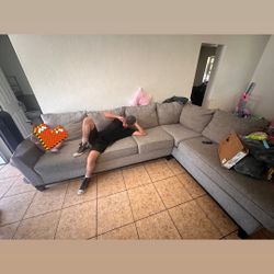 Free Couch 
