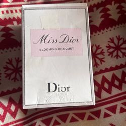 Miss Dior  BLOOMING BOUQUET 