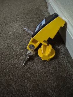 Yellow Trailer Hitch Ball Lock with Keys