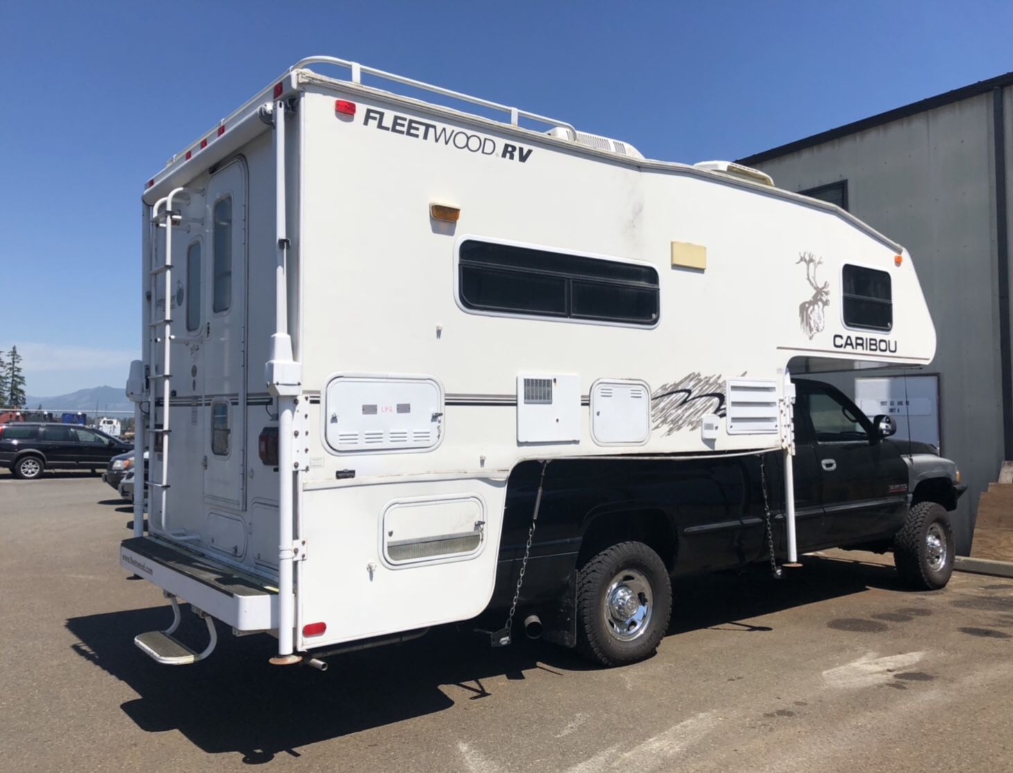 Fleetwood caribou with slideout camper