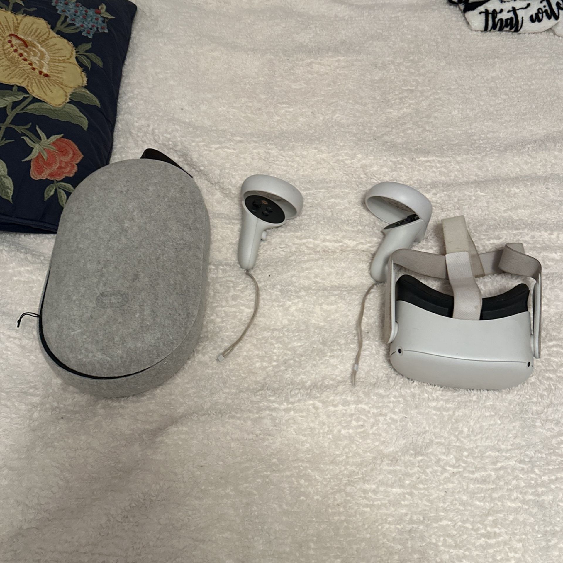 Meta Quest 2 With Case And Charger