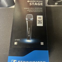Sennhieser e935 Dynamic Microphone
