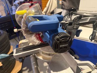 Table saw with 2 saw
