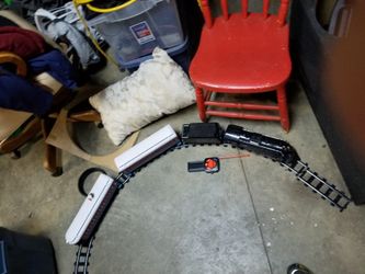 Lionel polar express everything works has remote and tracks and is the 1225 big one