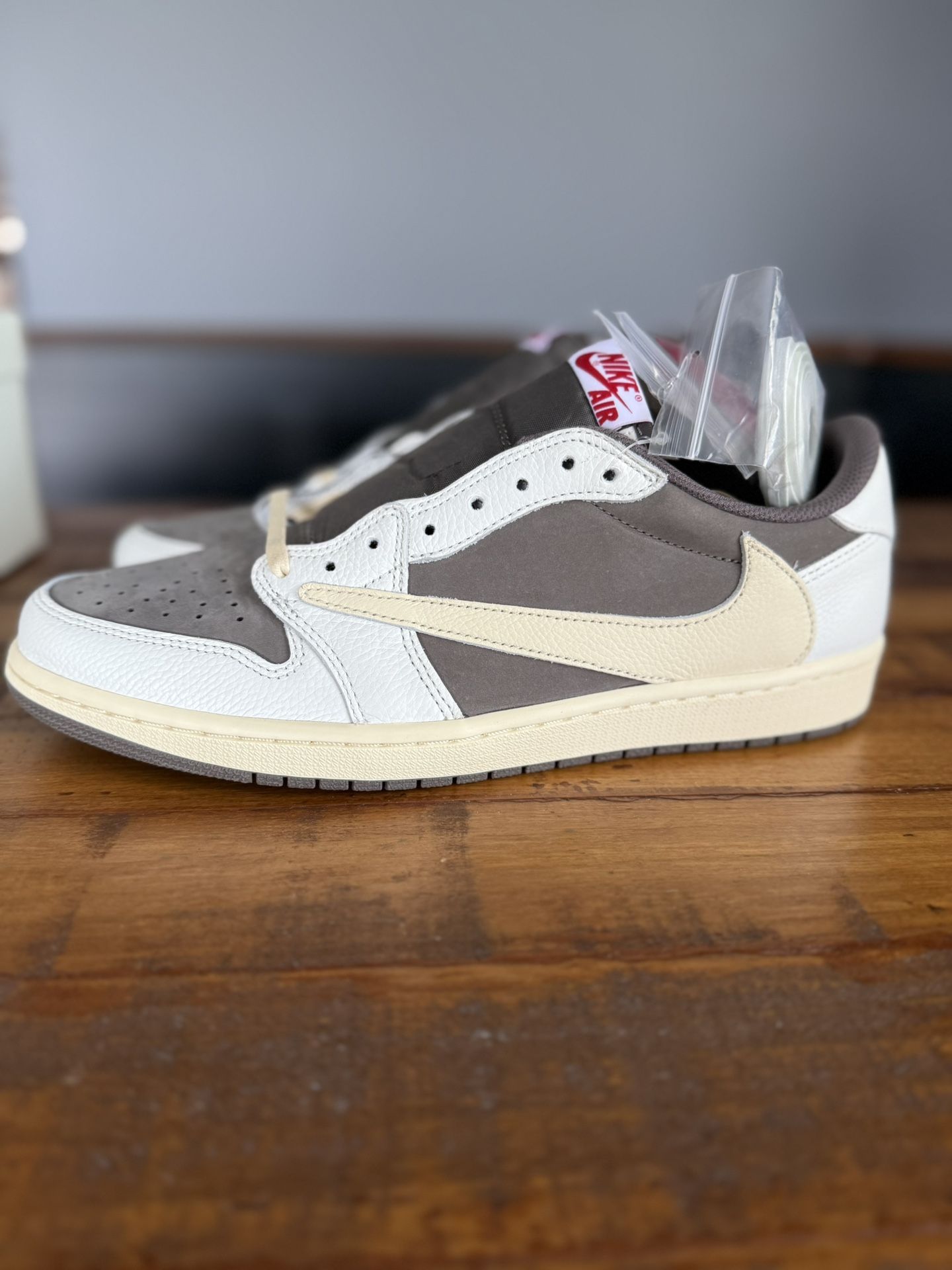 Jordan 1 Low Travis Scott