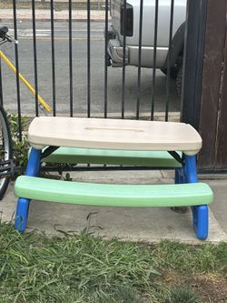 LITTLE TIKES TODDLER TABLE