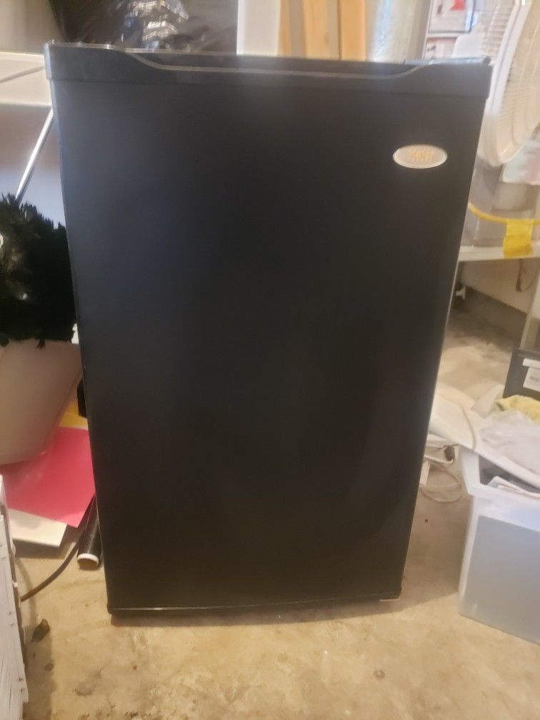 Haier Mini Fridge