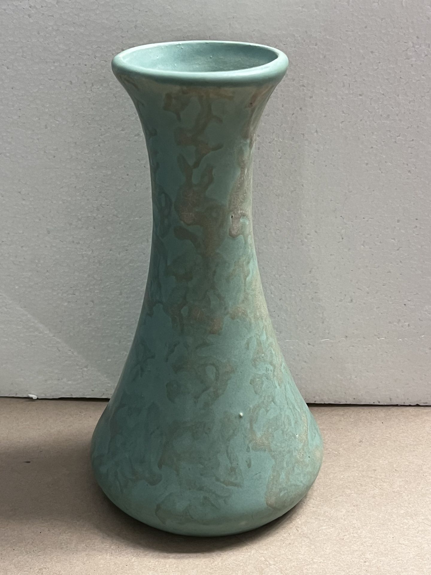 Brush McCoy Art Vellum 1930s Vintage Pottery Matte Green Ceramic Vase 064