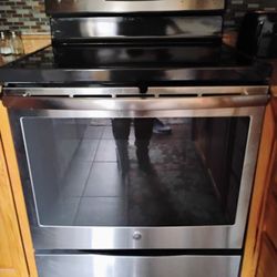 GE® 30" Free-Standing Electric Convection Range
