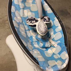 MUST GO!! 4moms mamaroo Baby Swing