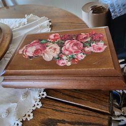 Beautiful Vintage Jewelry/Trinket Wood Box