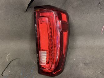 2020 2022 GMC Sierra 1 500 2 500 led right side taillight