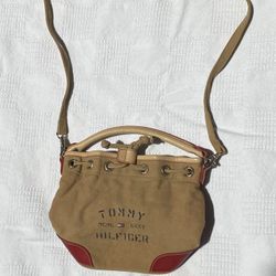 Tommy Hilfiger Bucket Bag