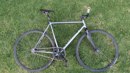 Fixie / fixed  gear bike