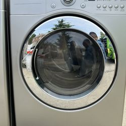 LG tromm 4.5 Cu. Ft. Washer And Dryer 