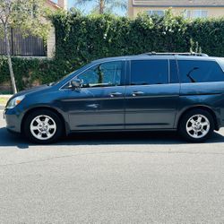 2005 Honda Odyssey touring model
