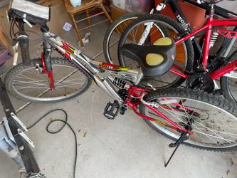 Mongoose DXRAL Racing Bike
