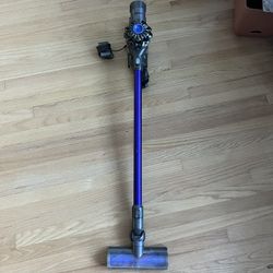 Dyson Vacuum (Needs Battery Replaced)