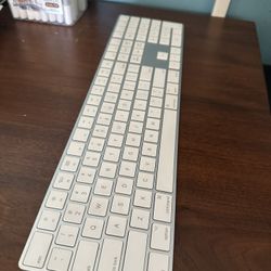 Apple Keyboard 