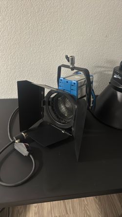 Pro Fresnel Studio Light - Film & Photography