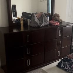 Used Raymour & Flanigan 6 Piece Drawer With Mirror For Sale