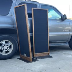 Magnepan  Magneplanar Loudspeakers