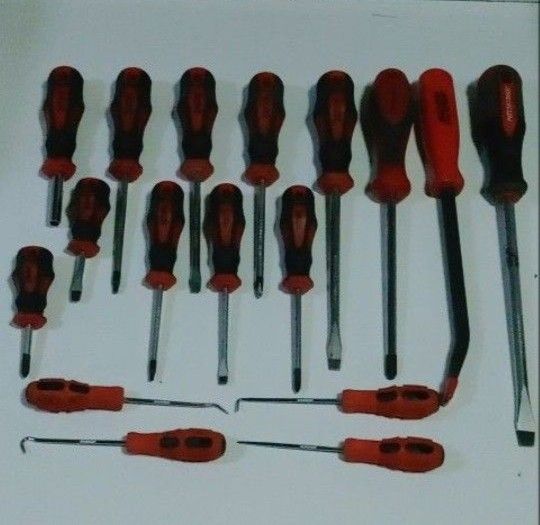 18 PIECES SCREWDRIVERS, PHILLIPS, PICKS (UNUSED)😇COMES WITH FREE TOOLBAG!🤯 Please Read Description And View All Photos.