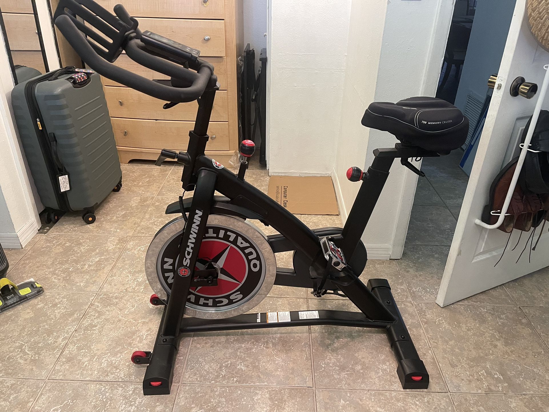 SCHWINN IC3 Indoor Exercise Bike