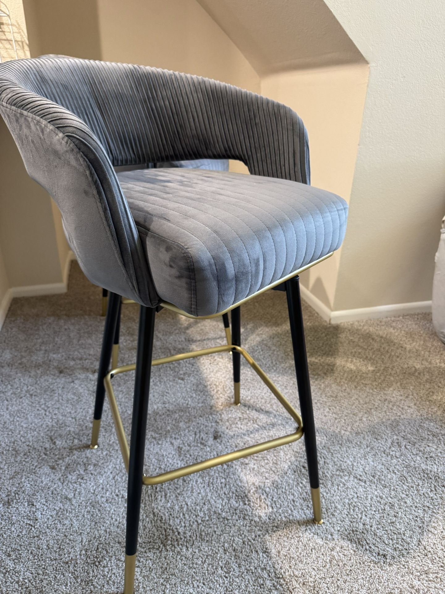 Roellig 29.5" Swivel Bar Stool