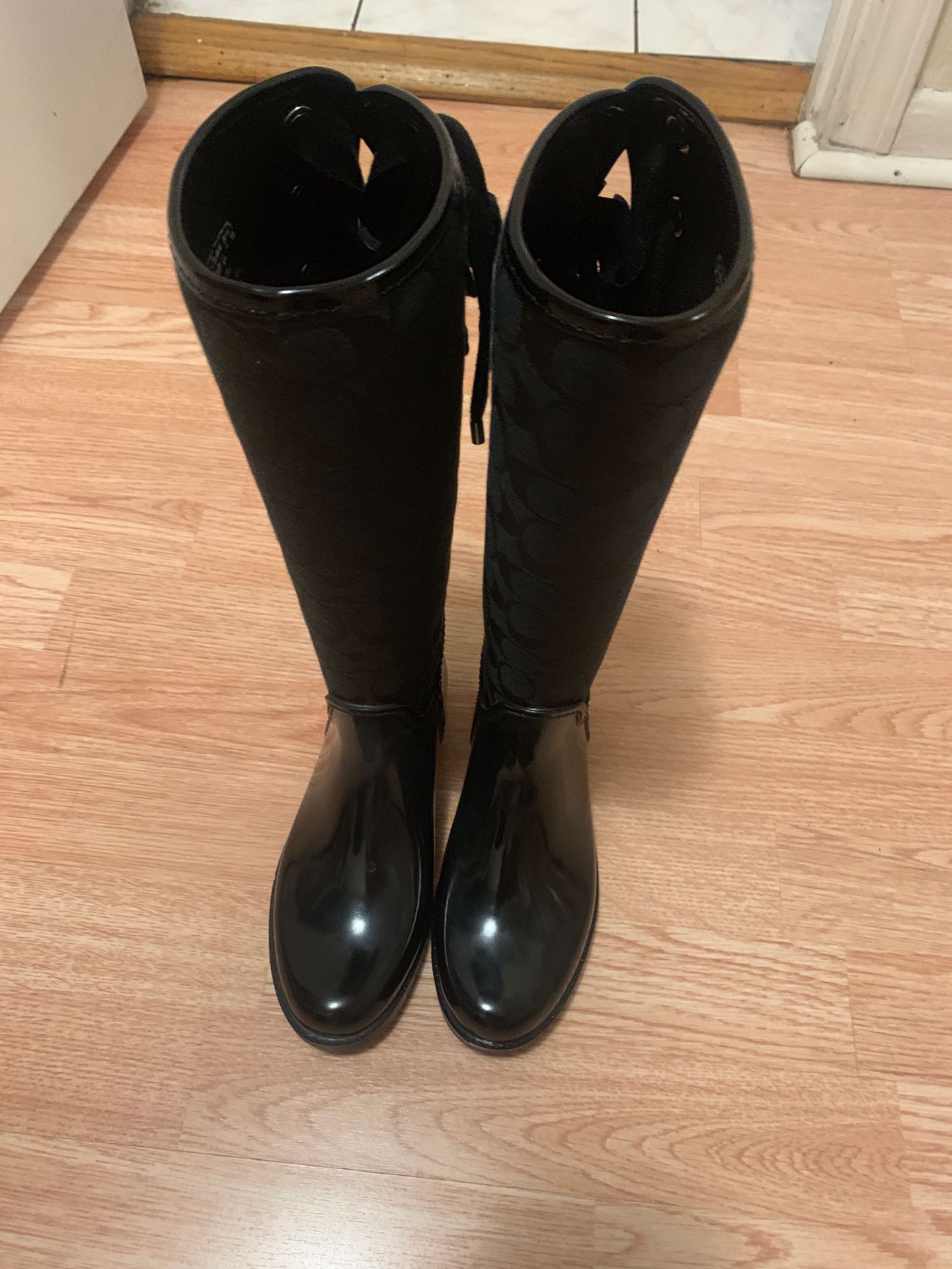 🤩COACH RAÍN BOOTS 🤩 size 5 original only worn two times practically new!!!