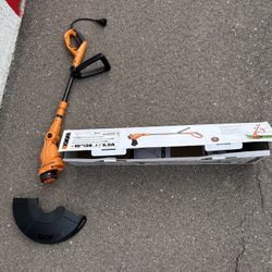 New In Box Corded Electric Trimmer/Edger 
