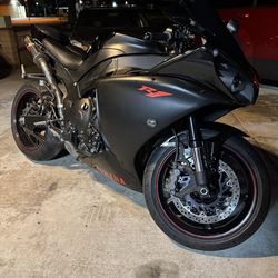 2013 Yamaha R1