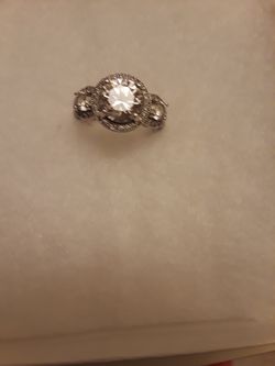 1 1/2k Diamond RING IN 925 Sterling Sliver FOR SALE OR OBO GUY IT'S VALENTINE'S DAY SO WHY NOT BUY HER A RING SHE'LL LOVE FOEVER