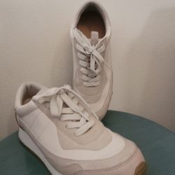 Tennis Shoes