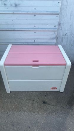 Little Tikes toy box Storage chest 33.5”W featuring a removable lid